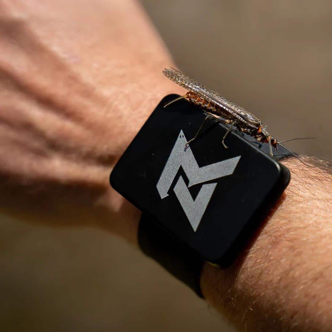 Lid Rig Mag Band – Magnetic Wristband Fly Holder